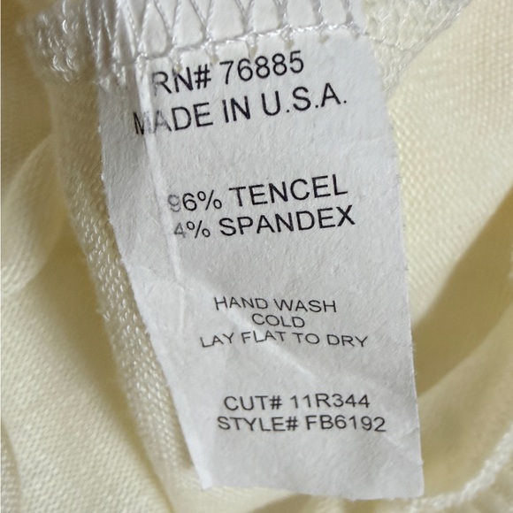 Red Haute Cream V-Neck Sweater with Gray Collar - Picture 4 of 4